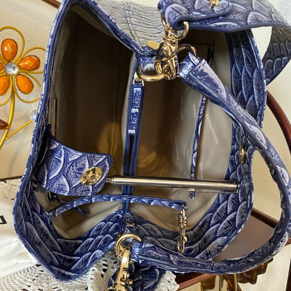 SOLD!  EUC Brahmin medium Amelia in Denim Cruz - Picture 4 of 9